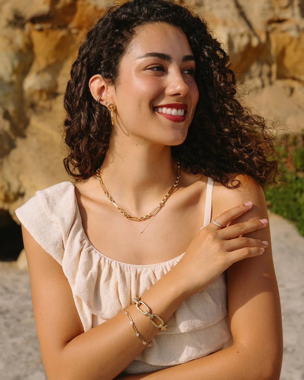 ADRIANA ROUND LINK STATEMENT EARRINGS - Image 3