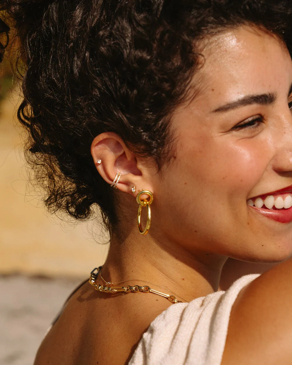 ADRIANA ROUND LINK STATEMENT EARRINGS - Image 5