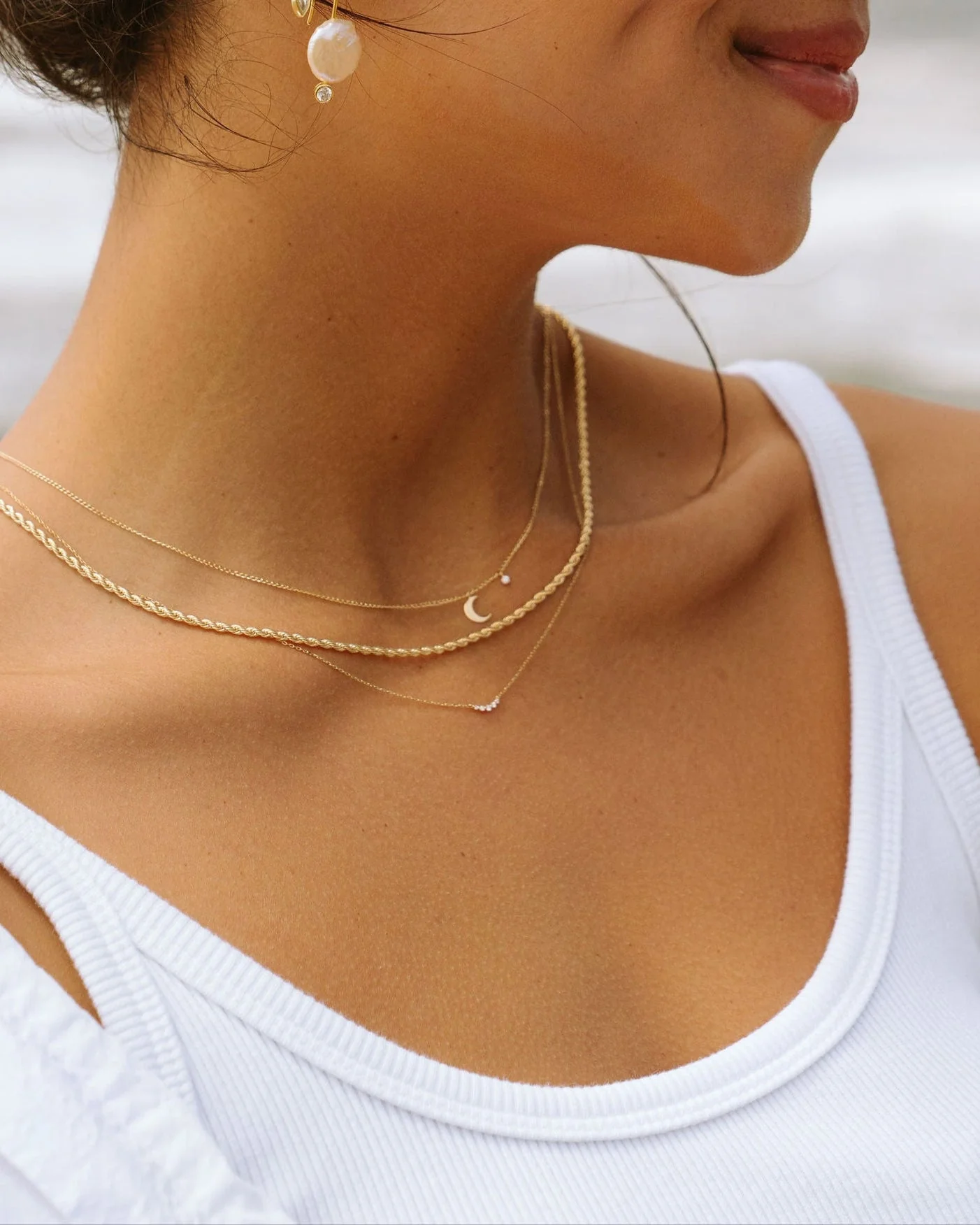 COVE MINI CURVED DIAMOND NECKLACE - Image 4