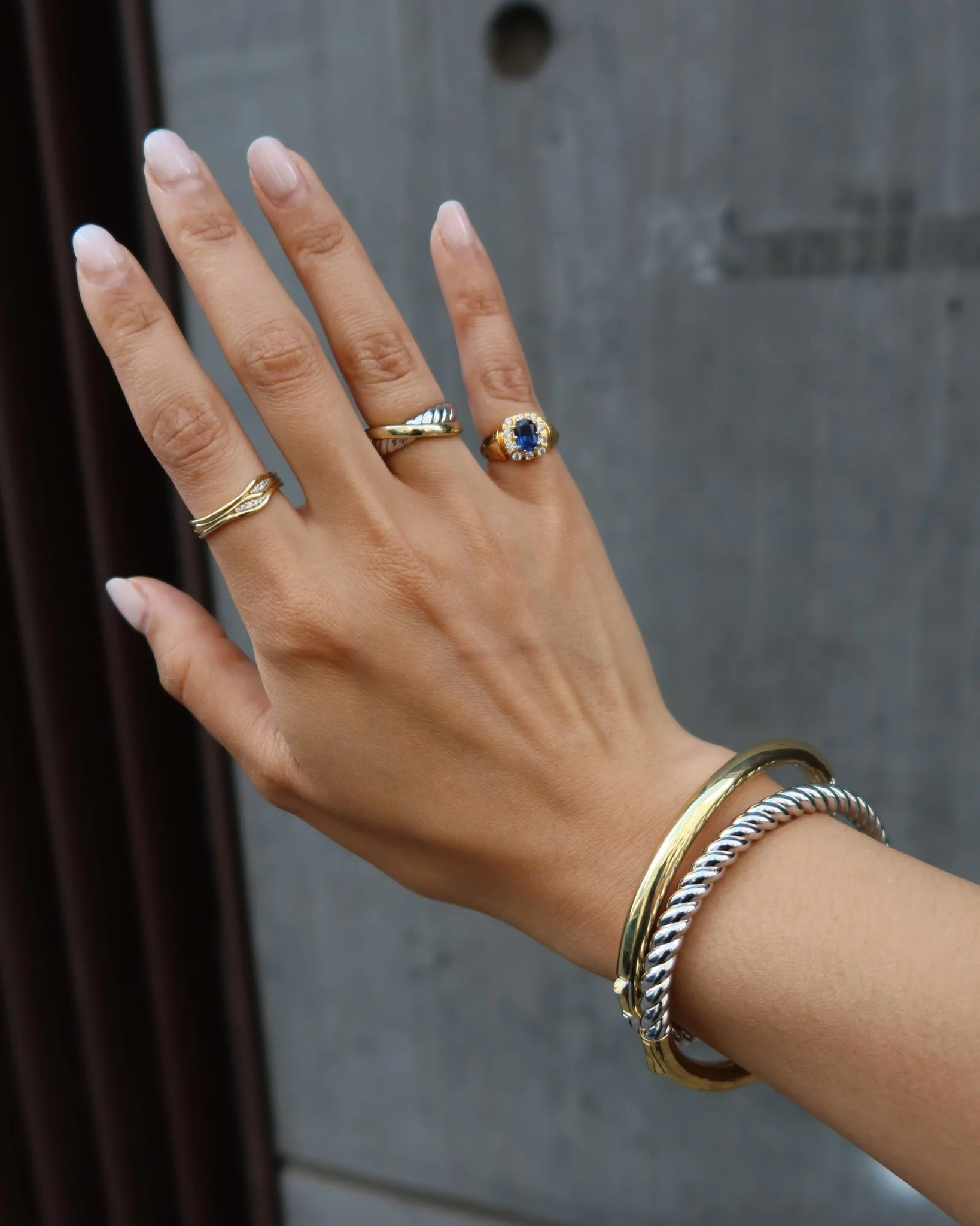 EMILY SIGNET PINKY RING - Image 9