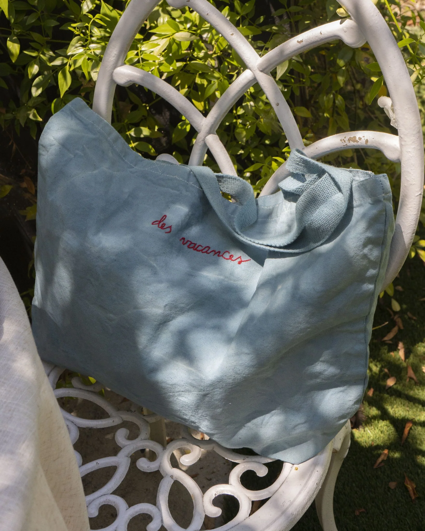 HAND EMBROIDERED VACANCES COTTON TOTE - Image 4