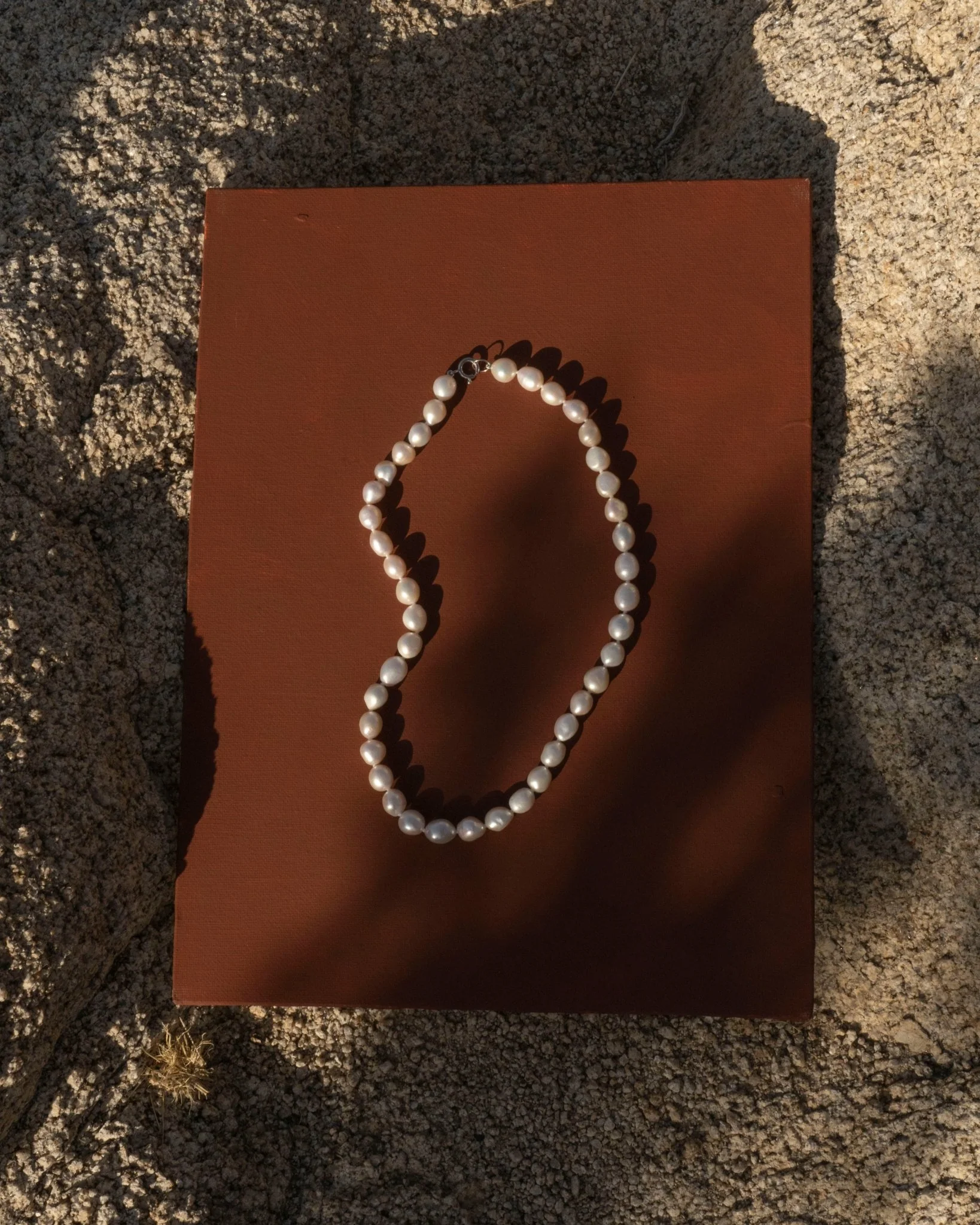 ODETTE WHITE BAROQUE PEARL NECKLACE - Image 10