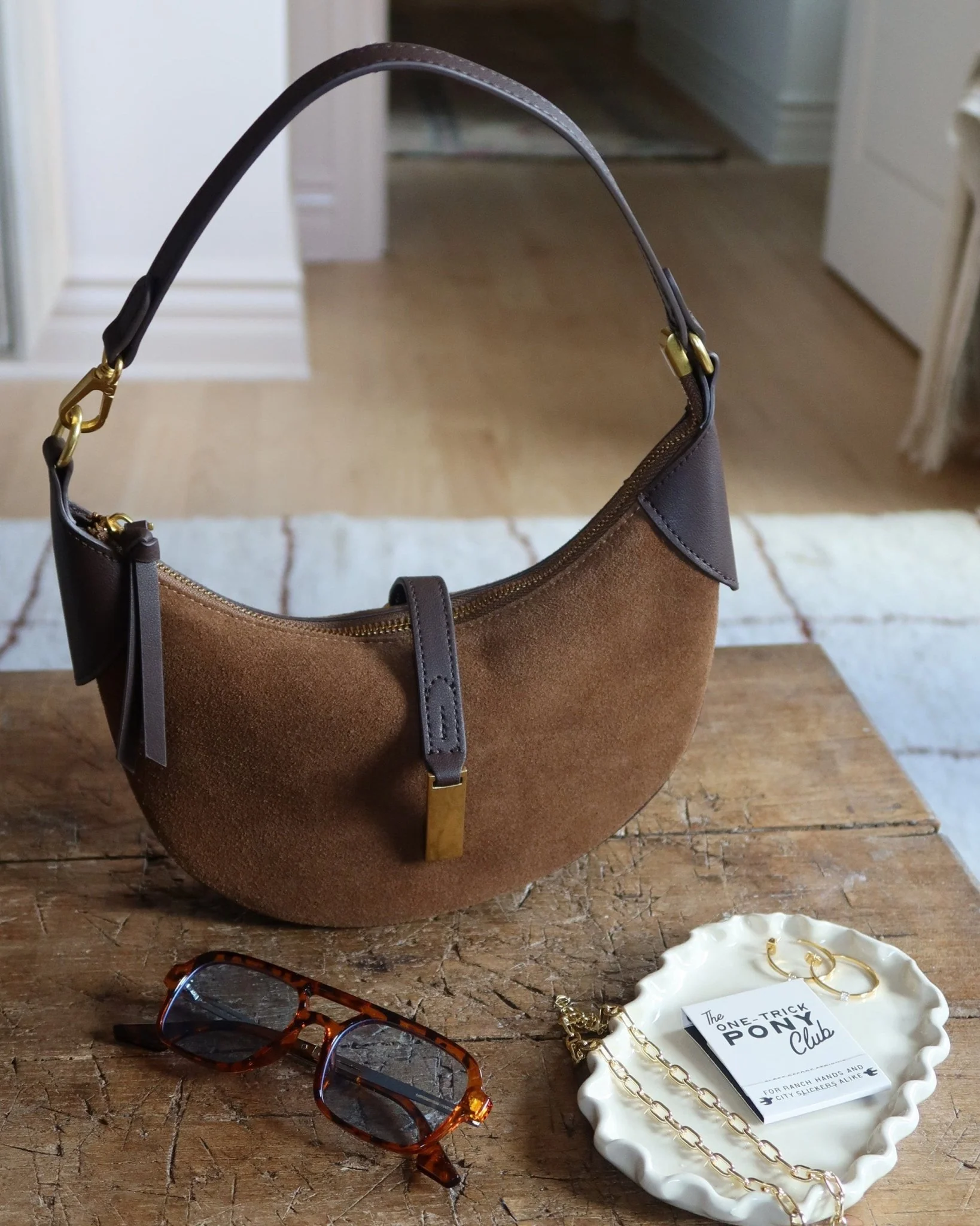 VINTAGE COWHIDE CRESCENT BAG - Image 4